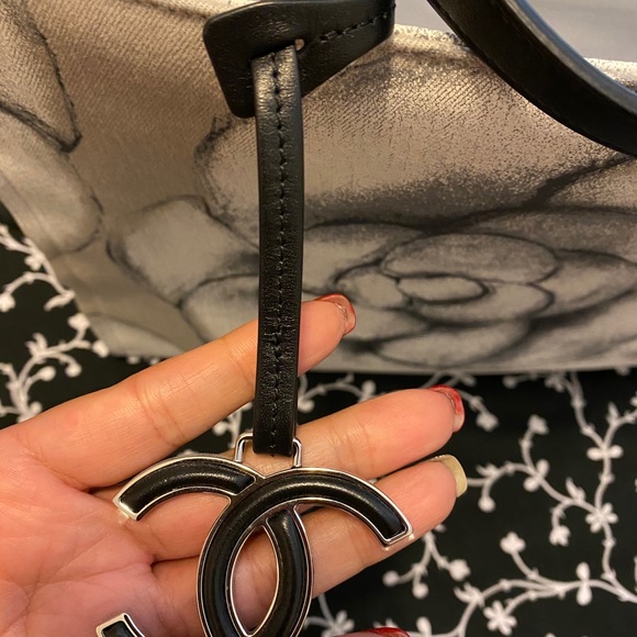 🔴SOLD🔴Authentic RARE New CHANEL Camilla Tote - Picture 7 of 16